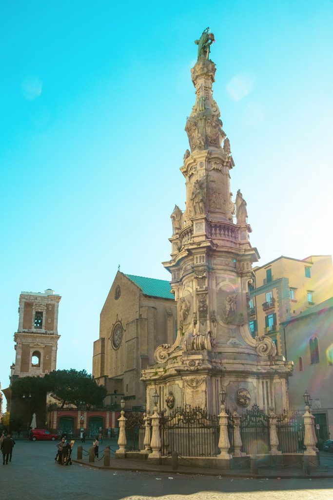 Chiesa E Piazza Del Gesù A Napoli