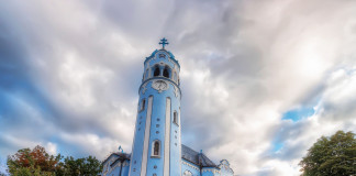 La Chiesa di Santa Elisabetta o Chiesa Blu a Bratislava