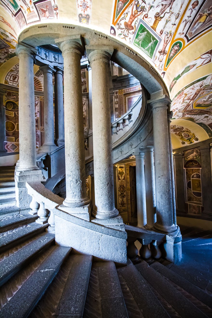 scala-regia-palazzo-farnese-caprarola.jp