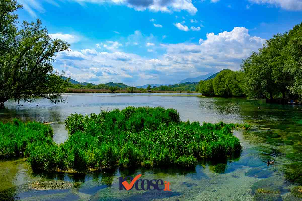 Isola galleggiante sul Lago di Posta Fibreno