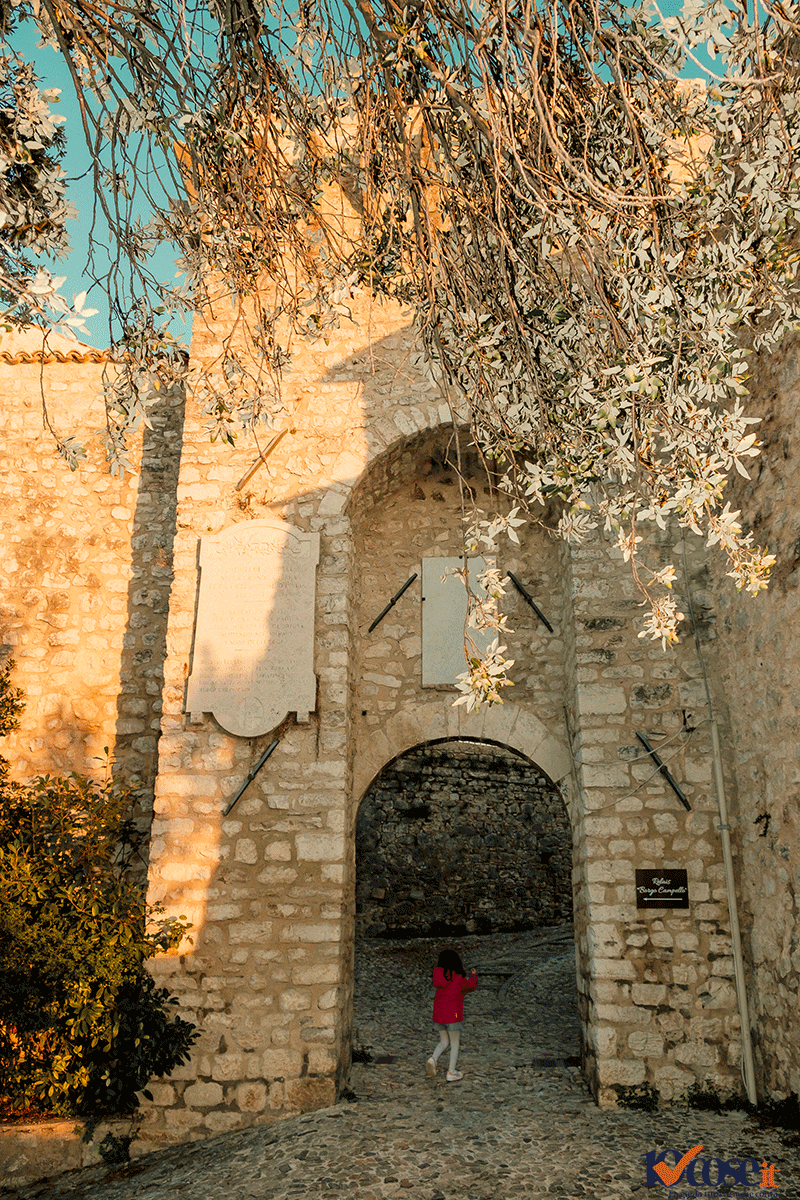 La porta di Campello sul Clitunno Alto